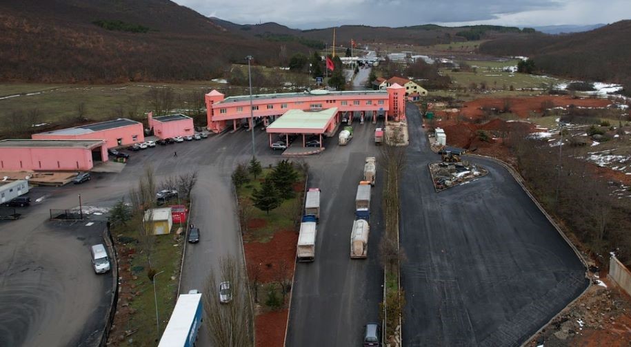 Pas tre ditësh bllokade, transportuesit në Malin e Zi dhe Maqedoni i japin fund protestës